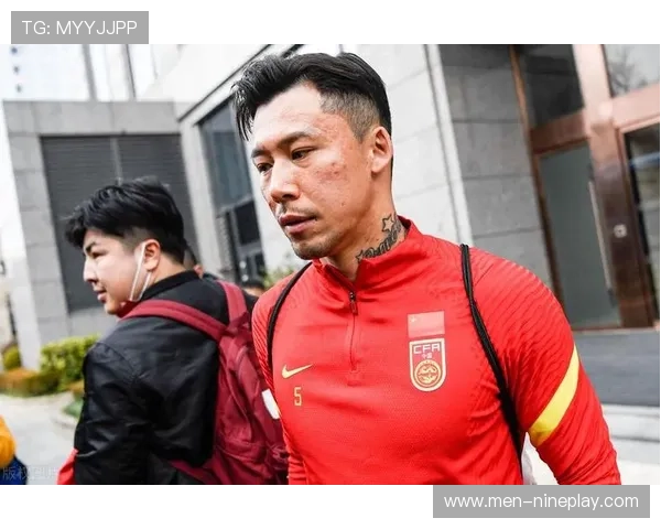 国足球星与知名女星浪漫牵手步入婚姻殿堂 共同迎接全新人生篇章 国足球星与知名女星浪漫牵手步入婚姻殿堂 共同迎接全新人生篇章