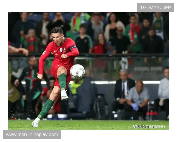 足球球星爆发怒火场上失控瞬间 球迷与队友的反应令人震惊 足球球星爆发怒火场上失控瞬间 球迷与队友的反应令人震惊